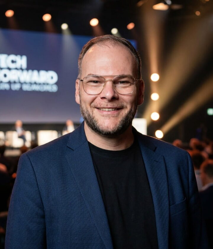 Dennis Büscher - Master Architect Management Consulting - PDSVISION